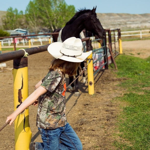 Meet your Posher, Jessica - Picture 1 of 1